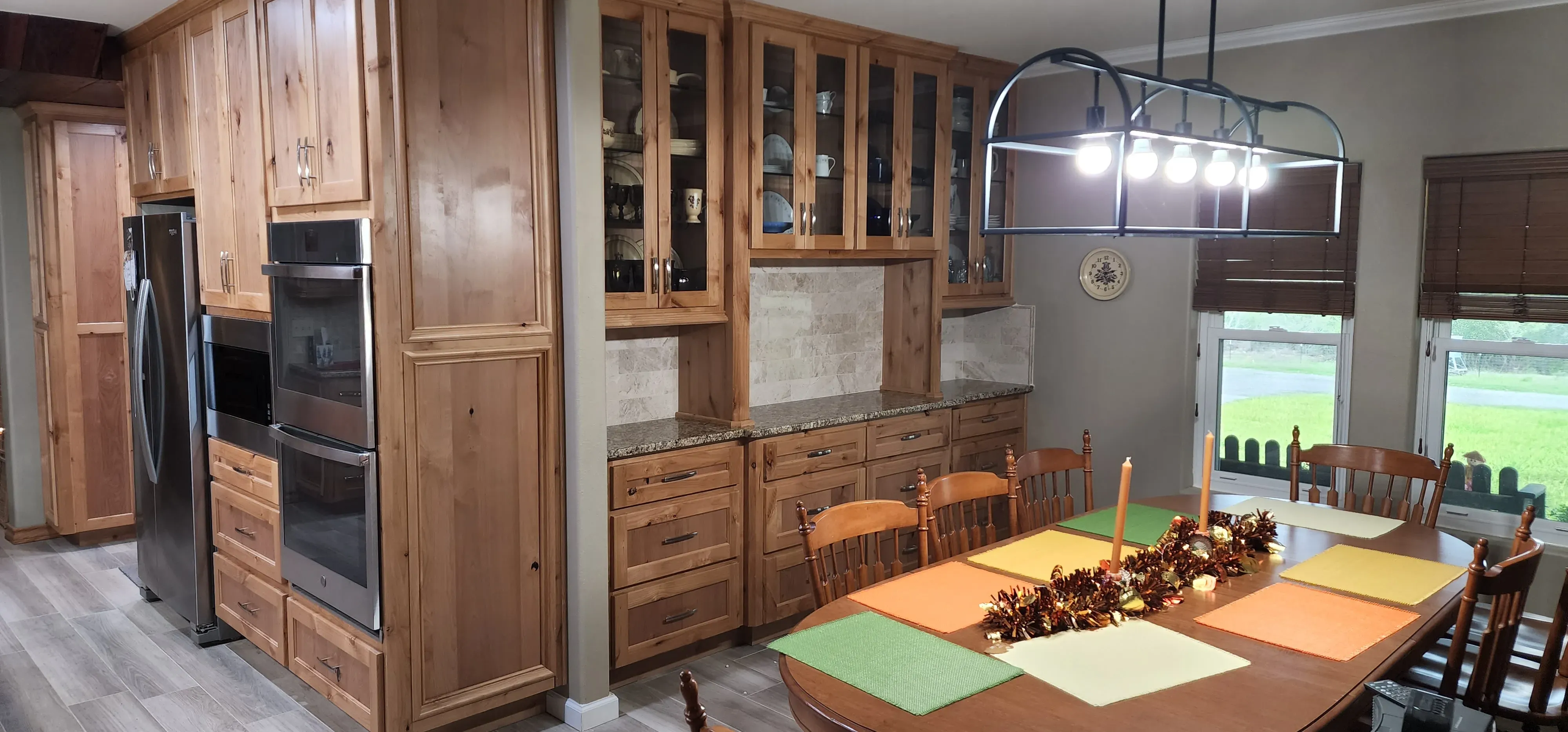 Living room alcove built-in with decorative pilasters and crown molding cap